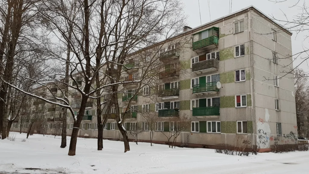 Daudzdzīvokļu ēka