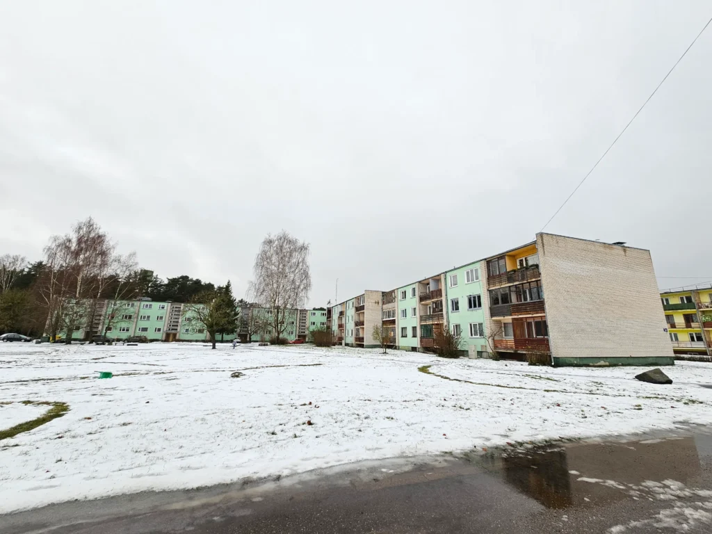 Daudzdzīvokļu ēka